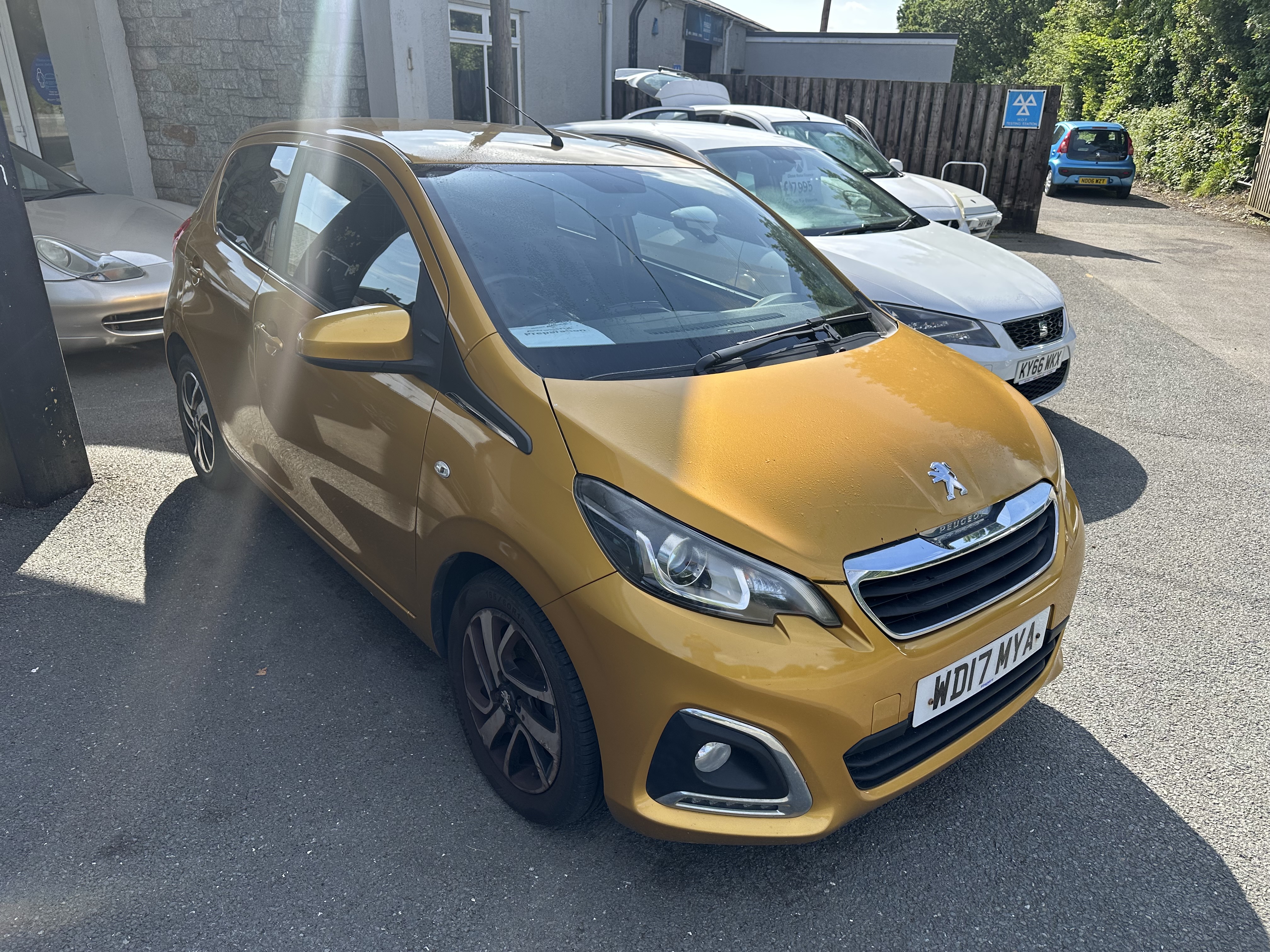 Peugeot 08 1.2 PureTech Allure Hatchback 